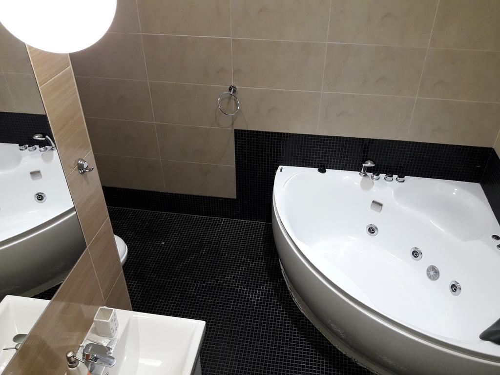 Kreschatik 21 With Terrace 2Br เคียฟ ภายนอก รูปภาพ